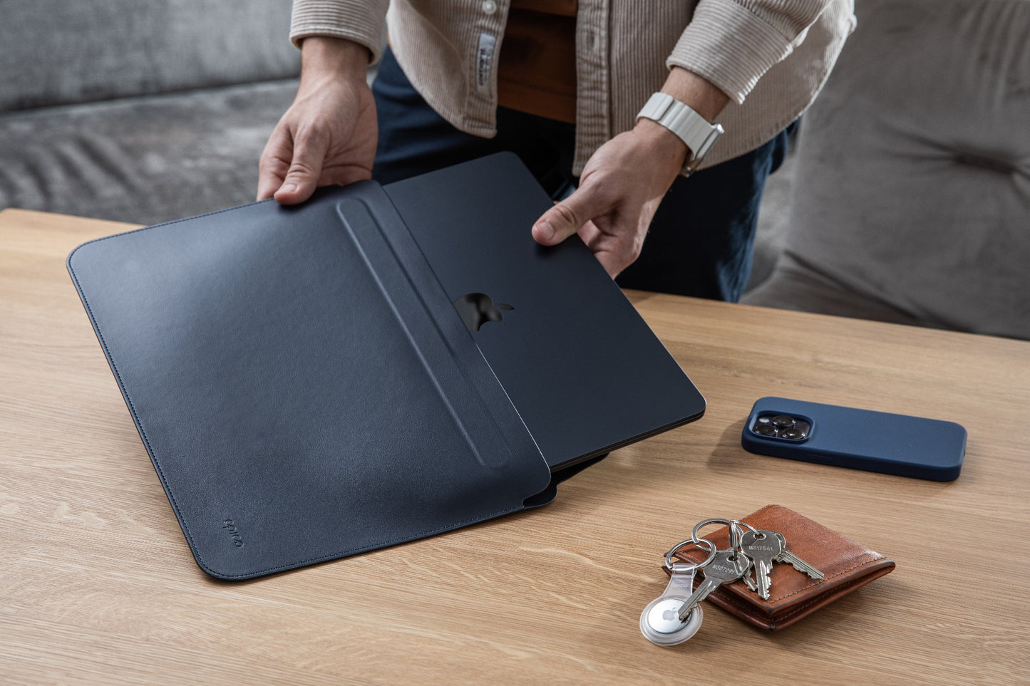 Kožený obal pro MacBook Air/Pro 13,3" Epico - tmavě modrý - bonami.click