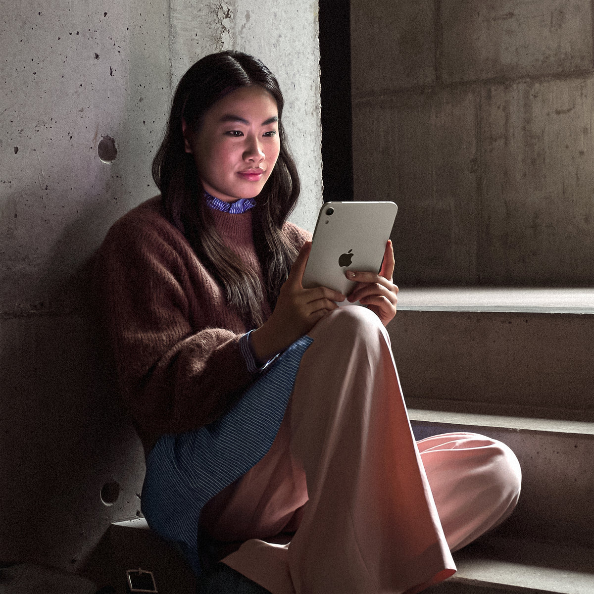 iPad_mini_A20_Pro_Wi-Fi_Starlight_PDP_Image_Position_9__cs-CZ