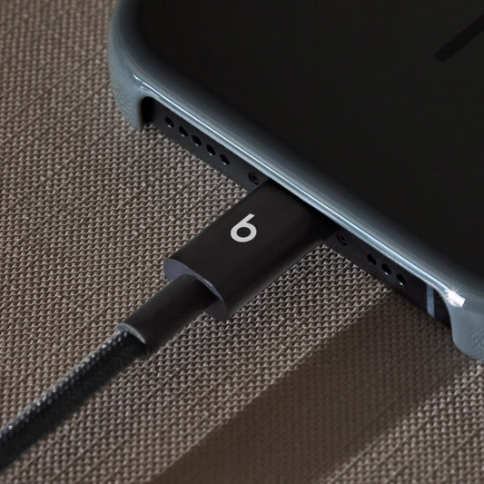 Dva opletené kabely Beats USB‑C na USB‑C 1,5 m – sytě černé