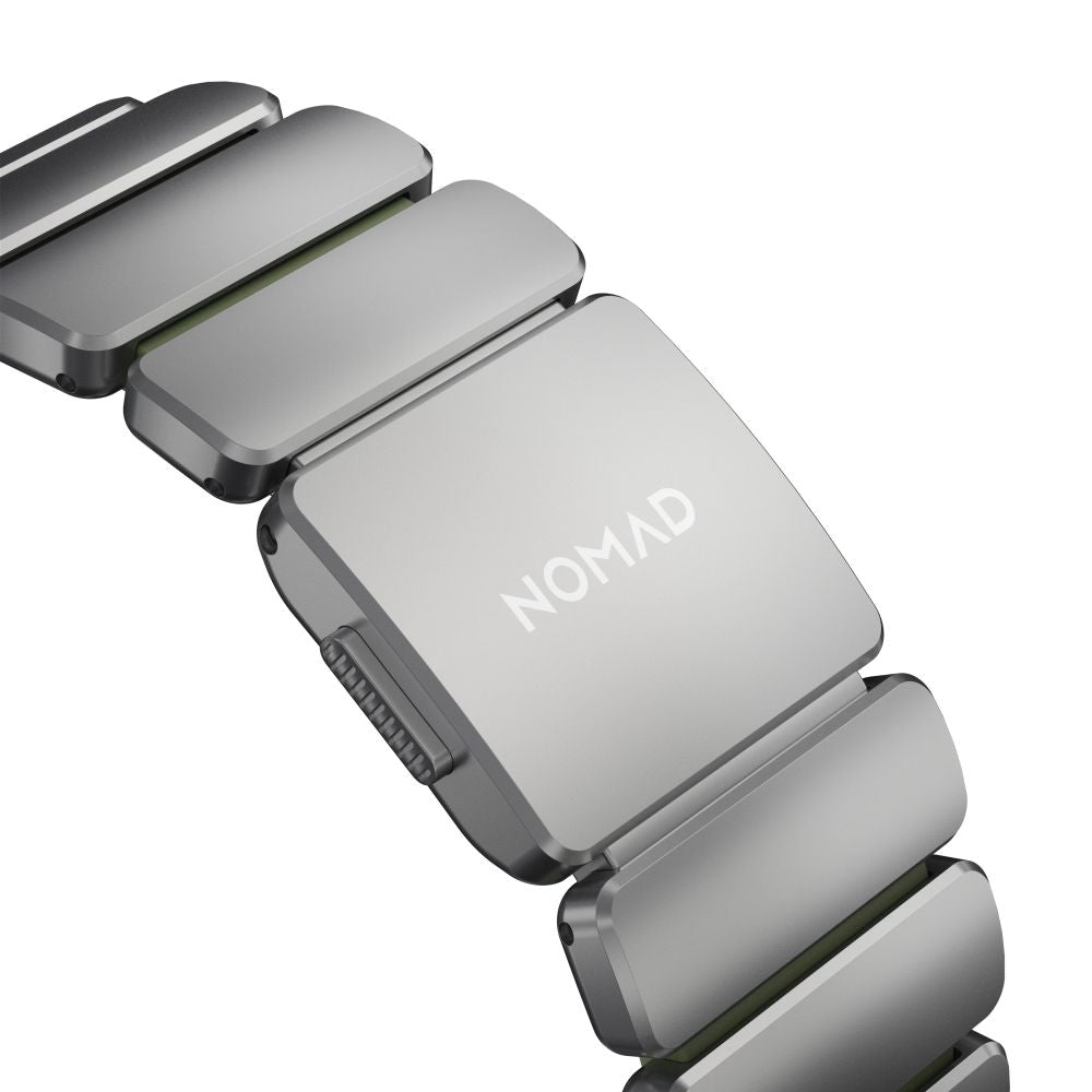 Hybridní řemínek pro Apple Watch 45/46/49 mm Nomad Stratos Band - titanový/zelený