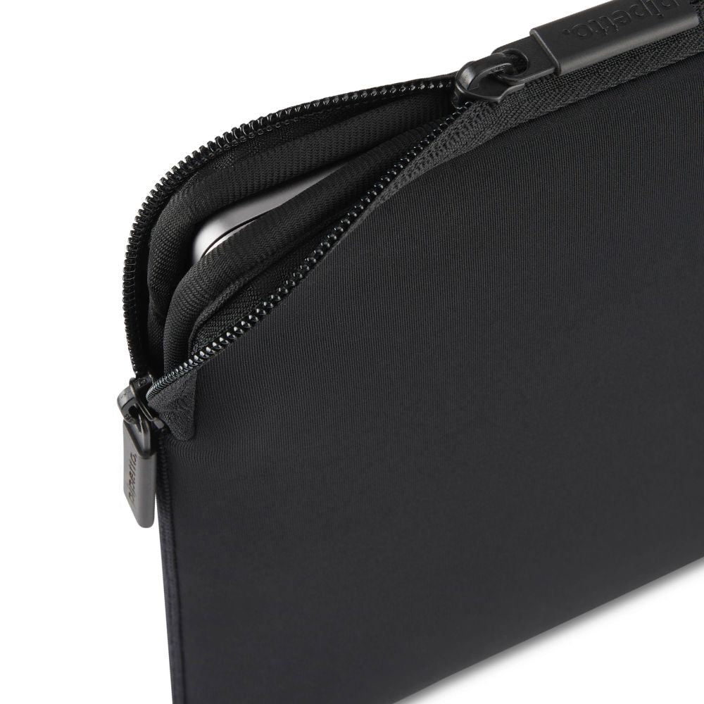 Ochranné pouzdro pro MacBook Neo Pipetto Classic Fit Sleeve - černé