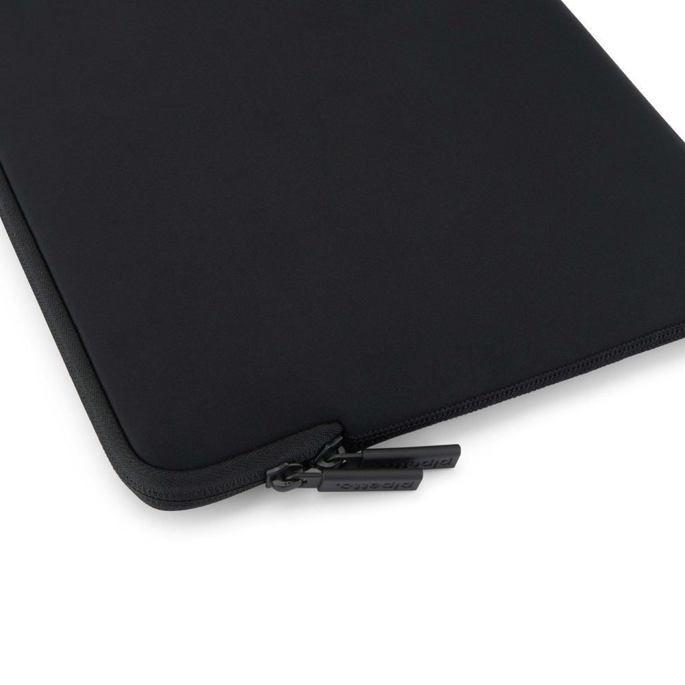 Ochranné pouzdro pro MacBook Neo Pipetto Classic Fit Sleeve - černé