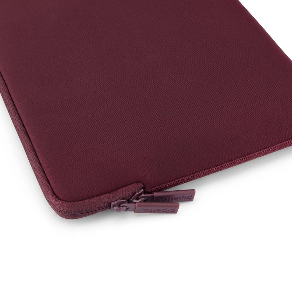Ochranné pouzdro pro MacBook Neo Pipetto Classic Fit Sleeve - fialové