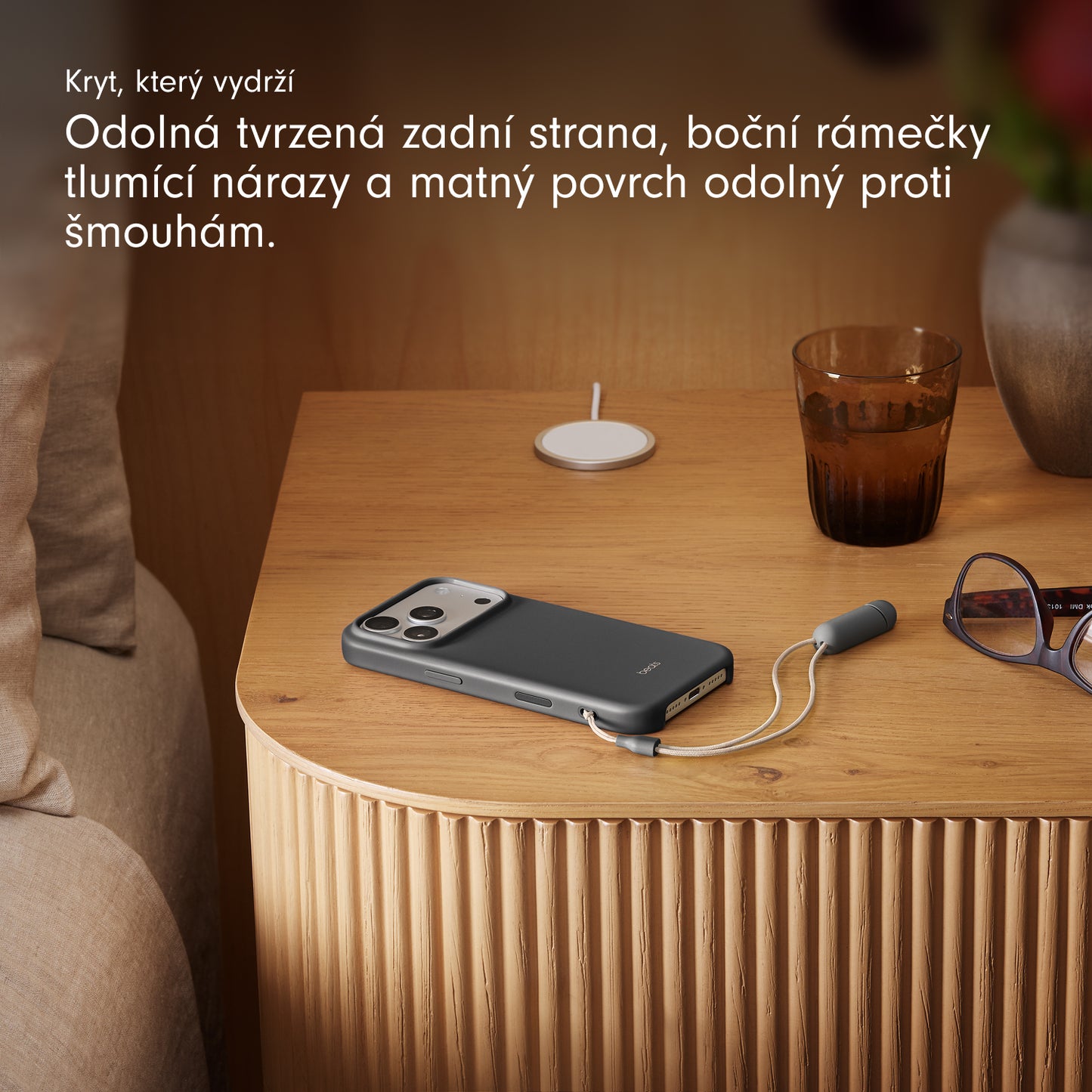 Kryt se stojánkem pro iPhone 17 Pro Beats s MagSafe a ovladačem fotoaparátu - granitově šedý - bonami.click