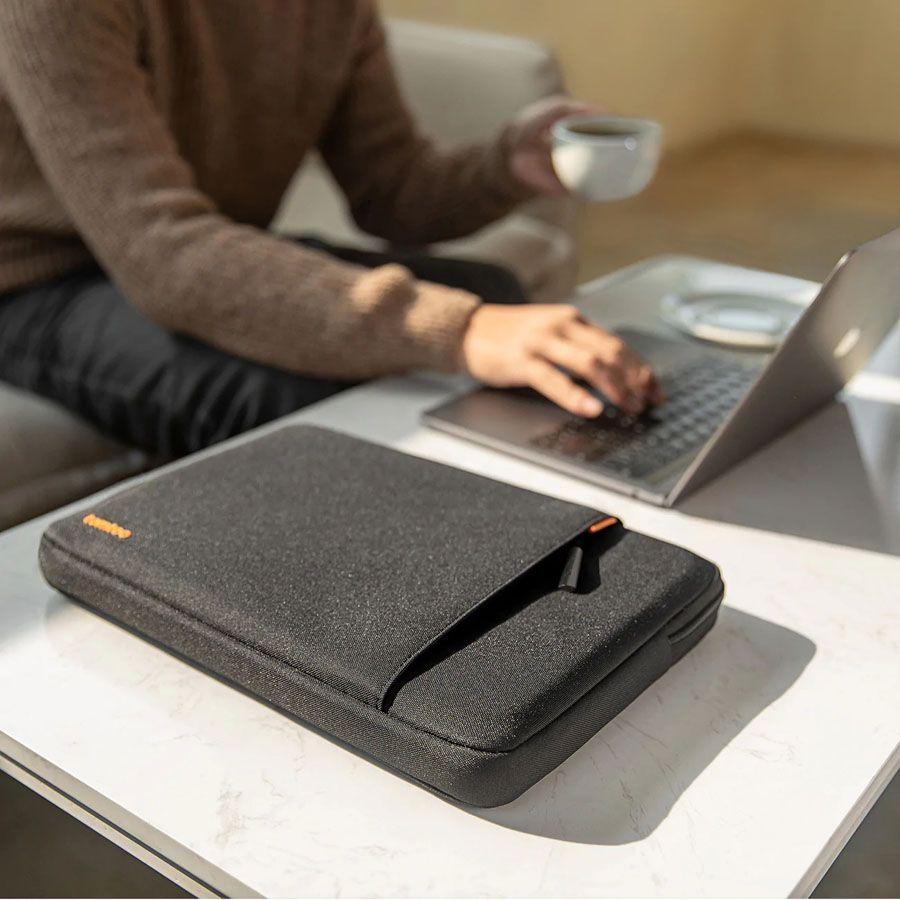 Pouzdro s brašnou pro MacBook 14" tomtoc Sleeve Kit - černé - bonami.click