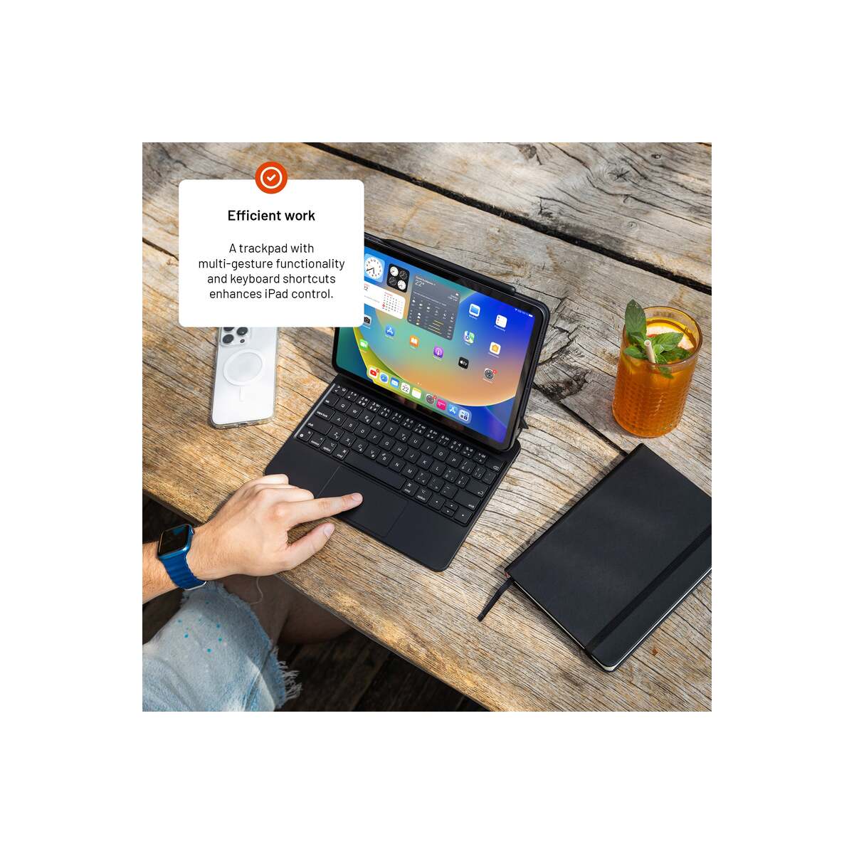 Pouzdro s bezdrátovou CZ klávesnicí FIXED Typee pro iPad 10,9" (2022) / iPad 11" (2025) - černé