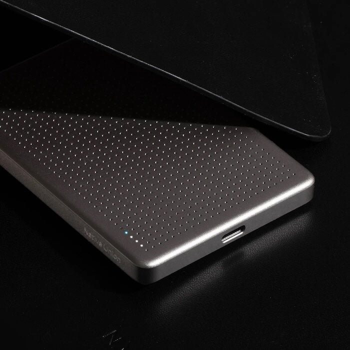 MagSafe powerbanka Native Union Active 5000mAh - stříbrná - bonami.click