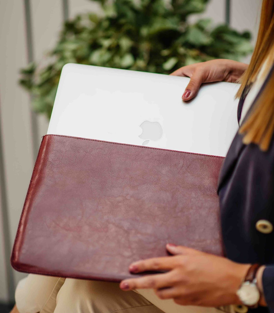 Obal na MacBook Pro 16" Red Ant Whiskey Aroma - červený - bonami.click