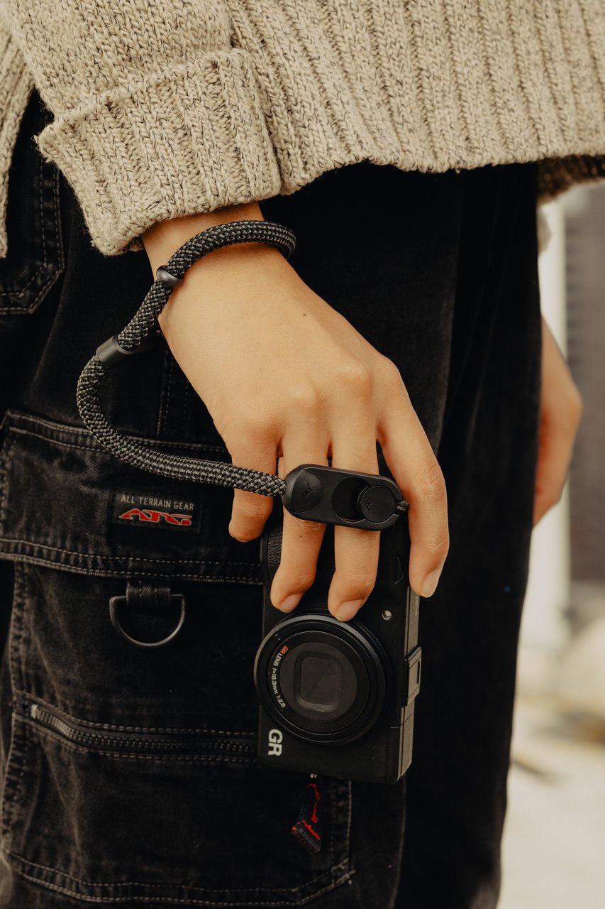 Minimalistický zápěstní popruh na fotoaparát Peak Design Cuff Rope Strap