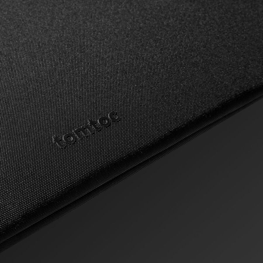Pouzdro pro MacBook 16" tomtoc Voyage-A16 - černé - bonami.click