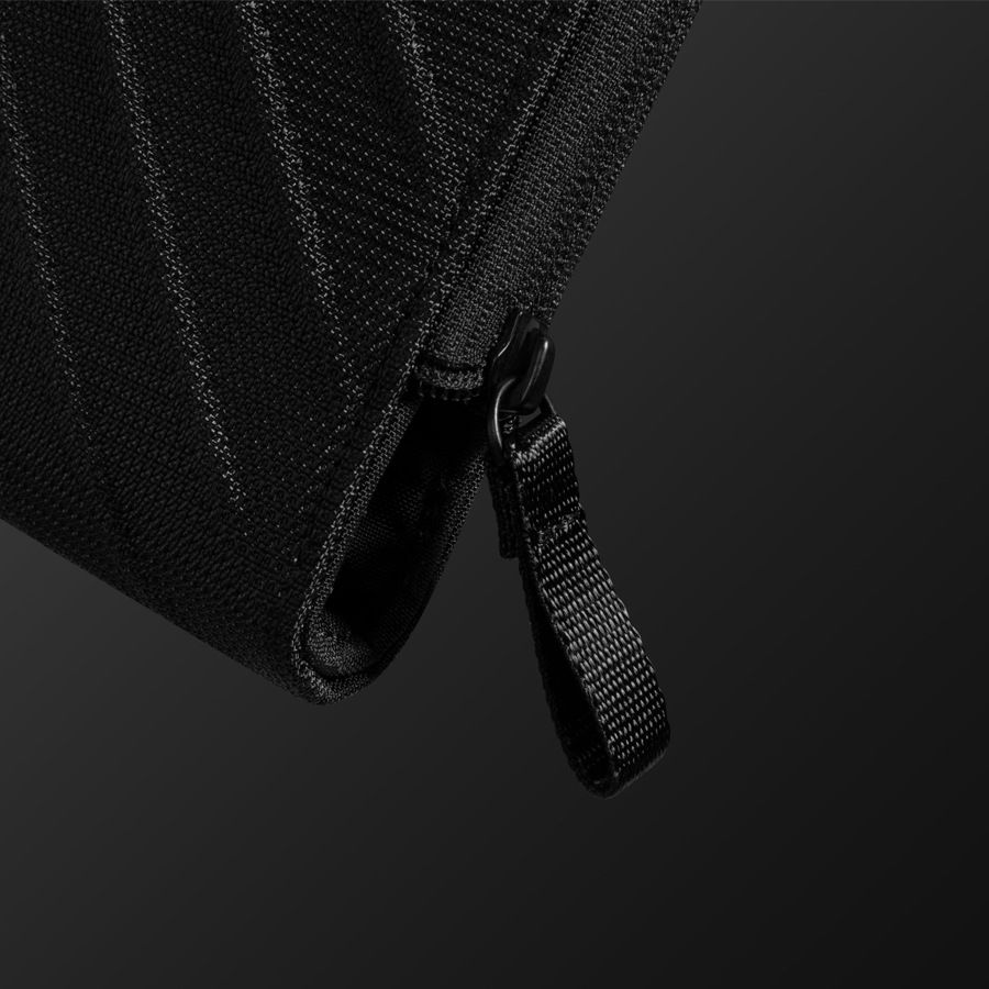 Pouzdro pro MacBook 16" tomtoc Voyage-A16 - černé - bonami.click