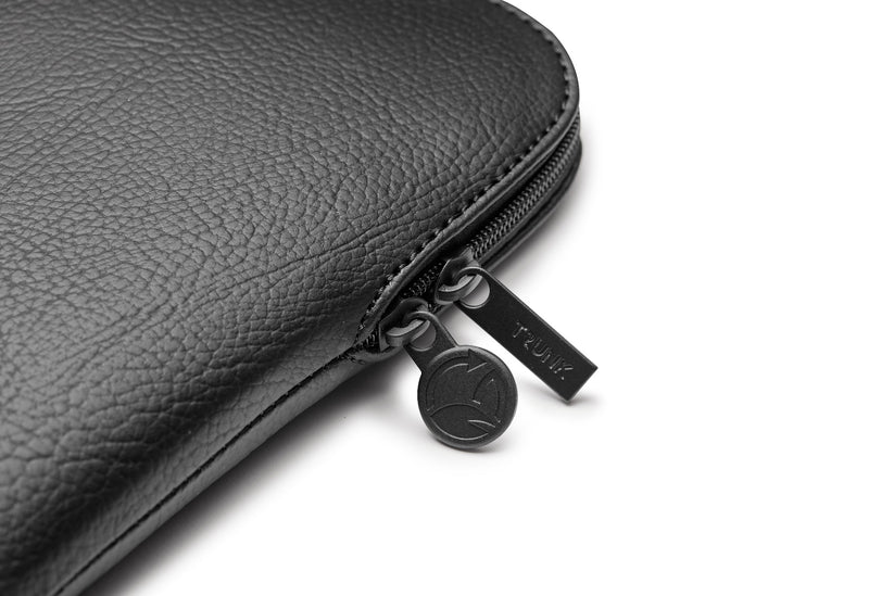 Pouzdro pro MacBook 13" Trunk Apple Peel Sleeve - černé - bonami.click
