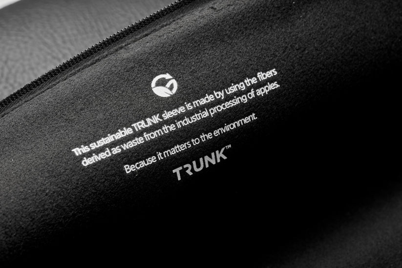 Pouzdro pro MacBook 13" Trunk Apple Peel Sleeve - černé - bonami.click