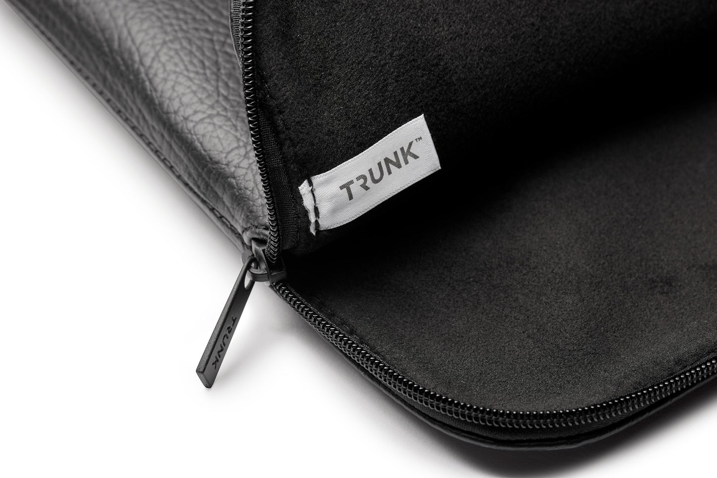 Pouzdro pro MacBook 13" Trunk Apple Peel Sleeve - černé - bonami.click